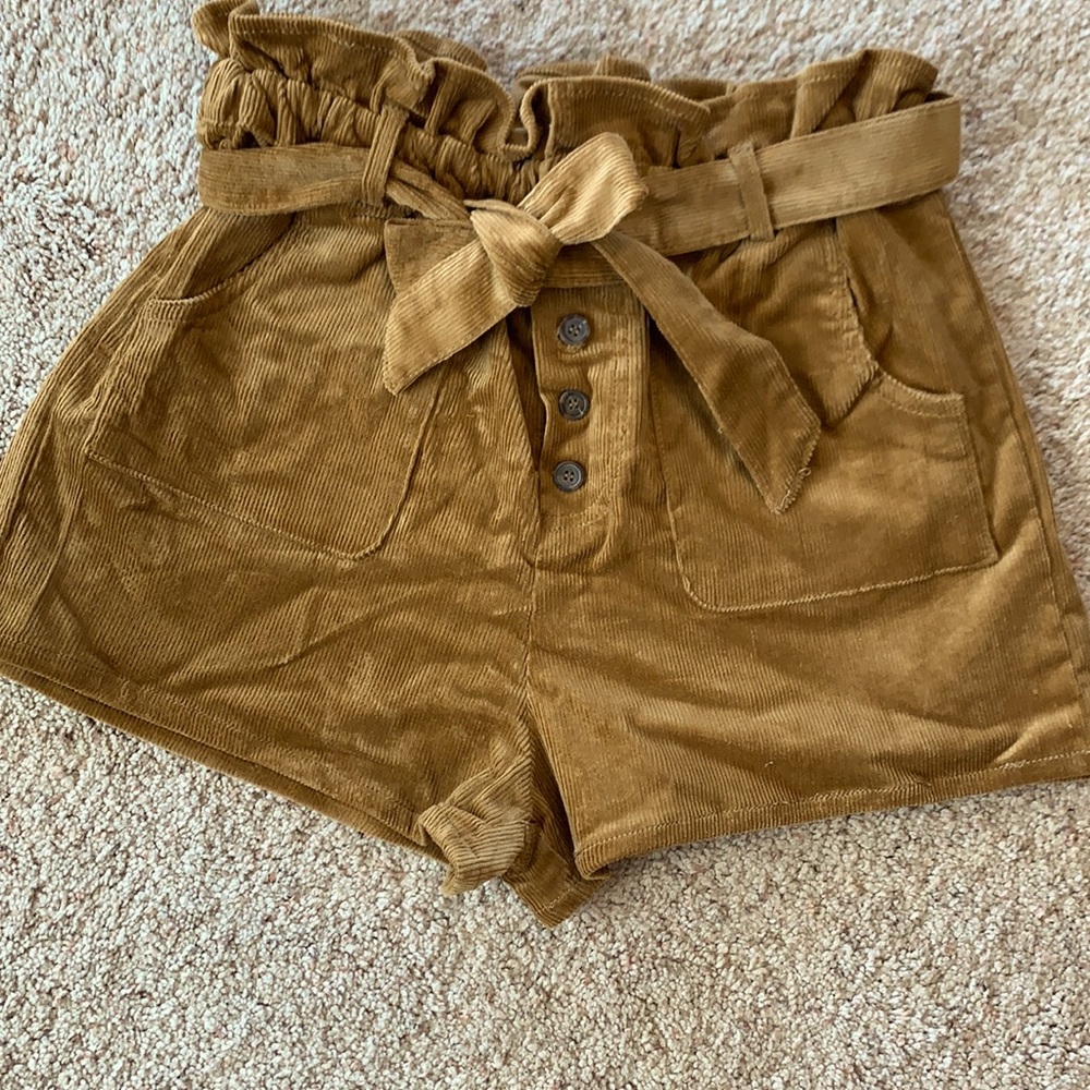 Brown shorts with tie